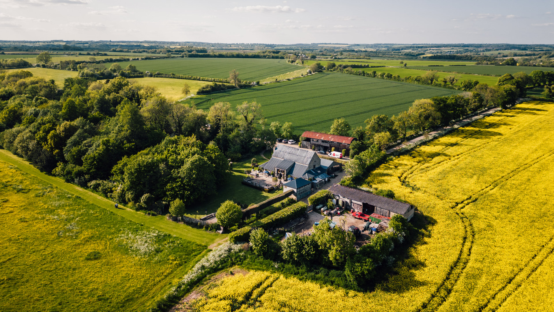 Charlotte and dash spring wedding cripps barn simon biffen photography 7